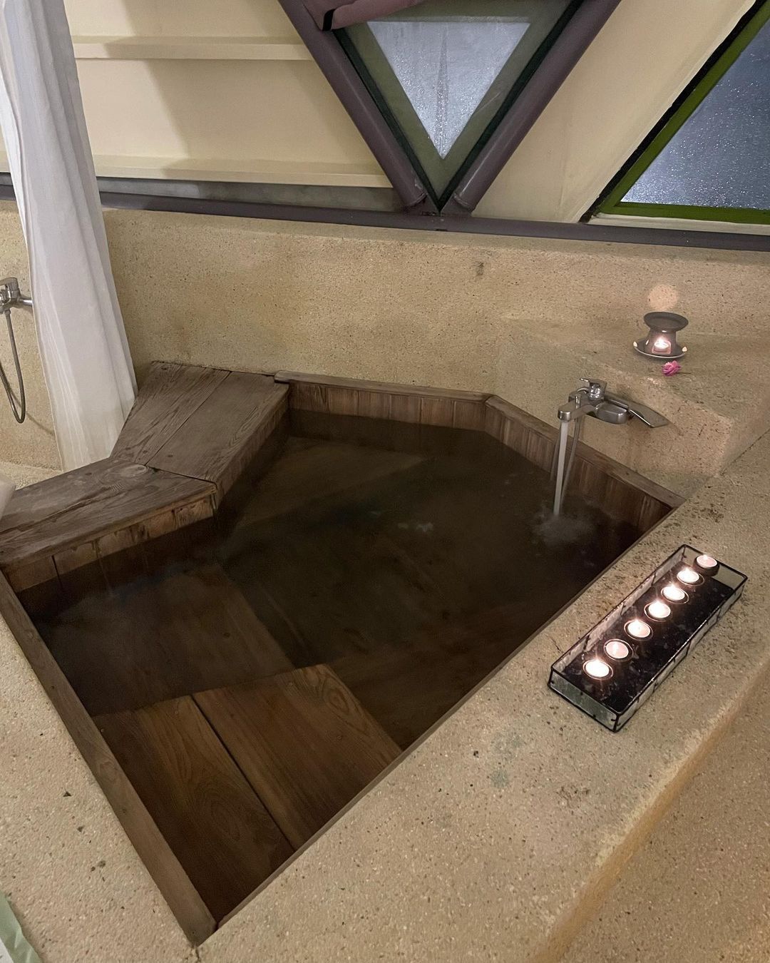 後湖水月度假別墅